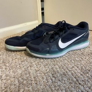 Women’s Nike Tennis shoe